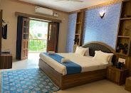 Hotel Ashvem Beach Inn - Deluxe Suite Bedroom with Balcony